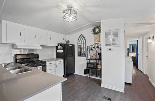 Lake Dallas House | Near Water: Lake Dallas Home w/Furnished Patio!