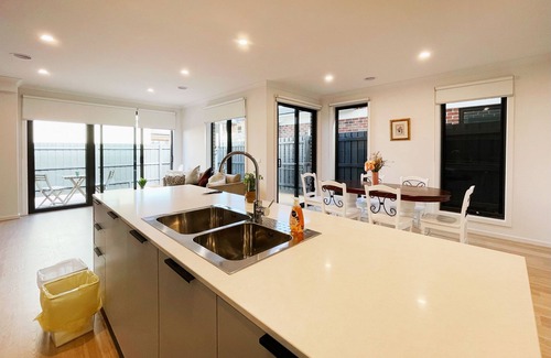 Narre Warren House | Near Westfield Fountain Gate/train Station/super Cozy Bed/4b3b1c