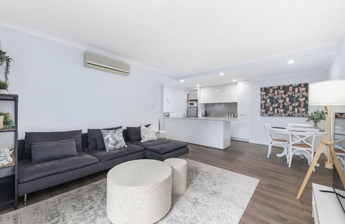 East Perth Apartment | Neat 1BR apartment w/balcony in superb East Perth Village