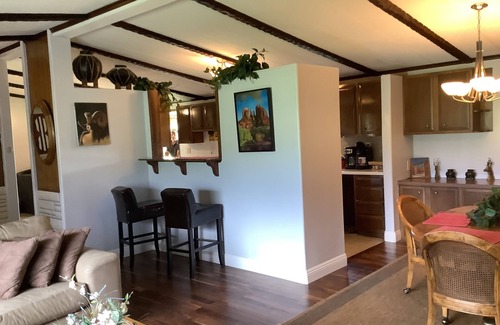 Rio Lucio House | Neat Retreat, Fast WiFi, Ski Sipapu, Hike, Fish, Hunt,nWineries, pet friendly