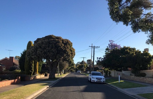 East Geelong House | Neat, tidy & comfortable 2 bedroom house centrally located & pet friendly