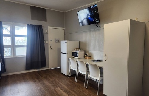 Tinana Hotel | Ned Kelly's Motel