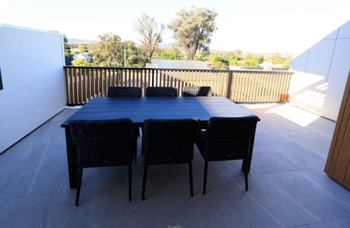 East Albury House | Neddidge Apartment 2