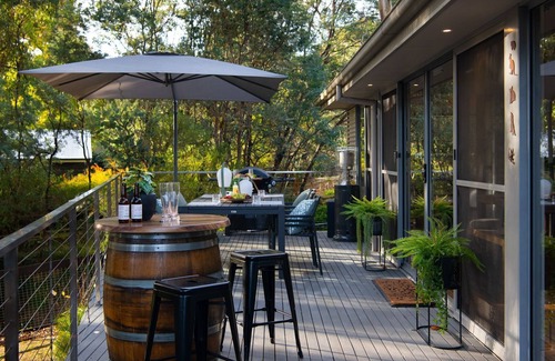 Hepburn Springs House | Negroni Lane - A stylish villa nestled in the serene bushland of Hepburn Springs.