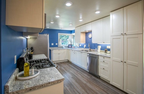 Duluth House | Neighbor Home Close to Everything | Bucky's Haven
