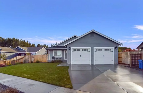 McKinleyville House | Neighborhood Hideaway