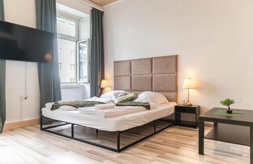 Meidling Apartment | Neighboring 3 Apts.- Ideal for Families & Friends