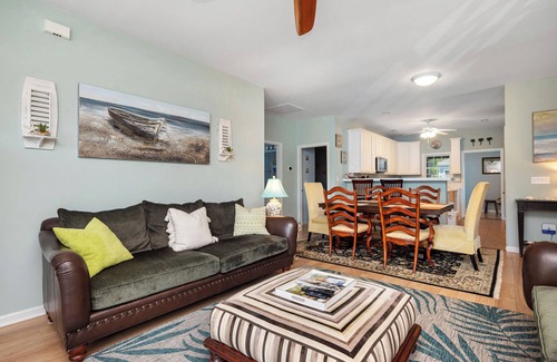 Tranquil Harbour House | Nemo's Place: 2 Single Kayaks, 5 Bicycles and Room for Outdoor Entertaining