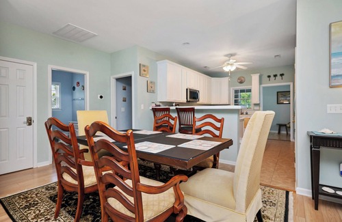 Tranquil Harbour House | Nemo's Place: 2 Single Kayaks, 5 Bicycles and Room for Outdoor Entertaining