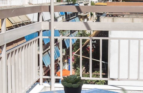 Kinosargous Apartment | Neos Kosmos Gem with Balcony and Acropolis View