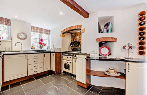 Stow-on-the-Wold Cottage | Nepenthe - a cottage that sleeps 6 guests in 3 bedrooms