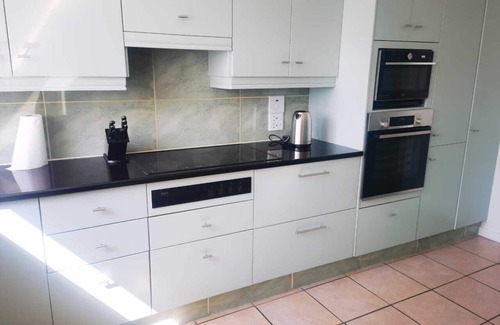 Simon's Town House | Neptunes Seat - Garden Paradise with Ocean Views