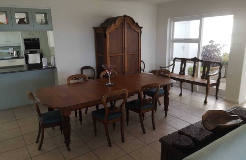Simon's Town House | Neptunes Seat - Garden Paradise with Ocean Views