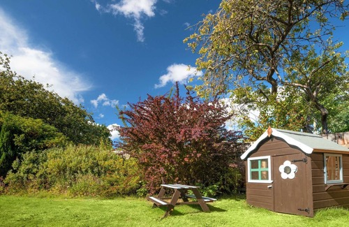 Inverness City Centre House | Ness on the Lane - City Centre Hot Tub Home