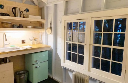 Phippsburg Cottage | Nest del Mar-Gorgeous Classic Camp on the Ocean
