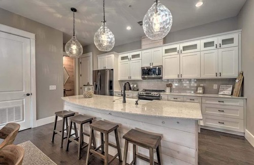Blue Ridge Condo | Nest on West - Small town charm | Downtown Condo | Walk to shops