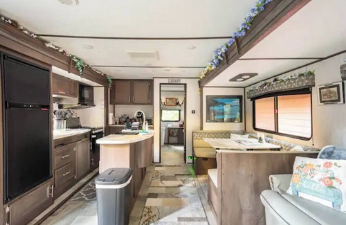 Los Gatos House | Nestle in Santa Cruz Mountains reconnect with nature. Exp. glamorous camping!