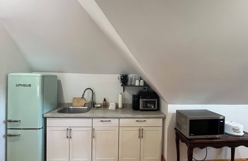 Port Colborne Bed & Breakfast | Nestled across the street from Sugarloaf Marina, Lake Erie, & HHKnollPark.