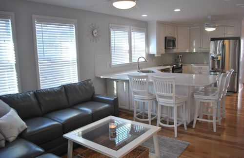Wrightsville Beach House | Nestled between Banks Channel and the Beach of the island!