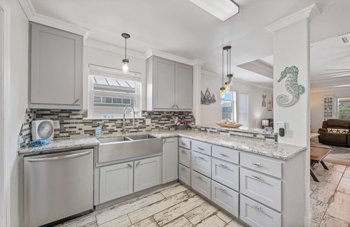 Port Aransas House | Nestled in downtown Port Aransas and just minutes from the beach