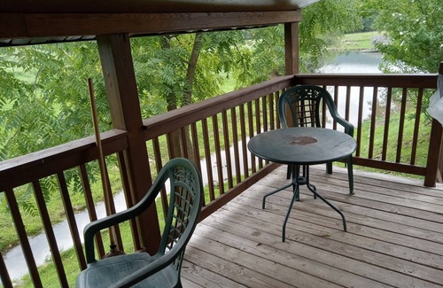 Allenwood Cabin | Nestled is the word for this country setting. Country living in its purest form.