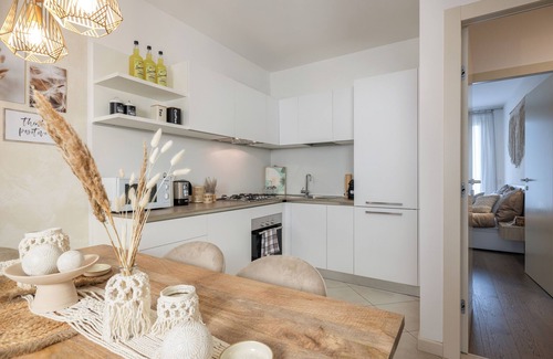 Cavaion Veronese Apartment | Neu Eingerichtetes Apartment mit Pool, Fitnessstudio und Sauna, Nähe Bardolino