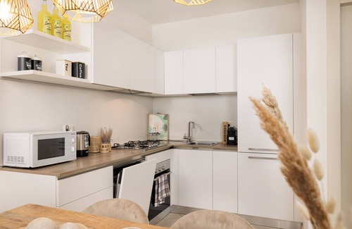 Cavaion Veronese Apartment | Neu Eingerichtetes Apartment mit Pool, Fitnessstudio und Sauna, Nähe Bardolino