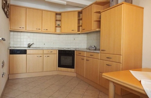 Edelsfeld Apartment | Neu gebaute Ferienwohnung für 4 Personen mit Balkon