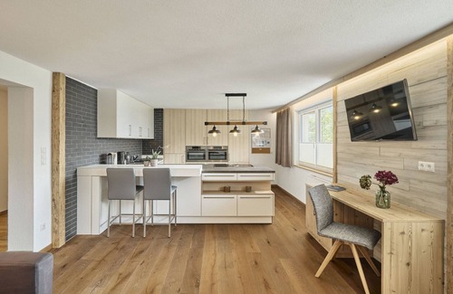 Stanz bei Landeck Apartment | Neu Saniertes Apartment 1 mit Terrasse