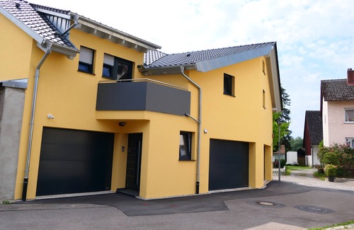 Singen Apartment | Neue Ferienwohnung 35qm u. Balkon in Sehr Schöner Lage, Direkt am Fluss