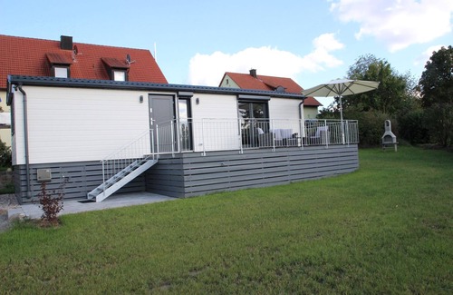 Wiesenbronn Apartment | Neues Mobilheim mit Terasse und Garten