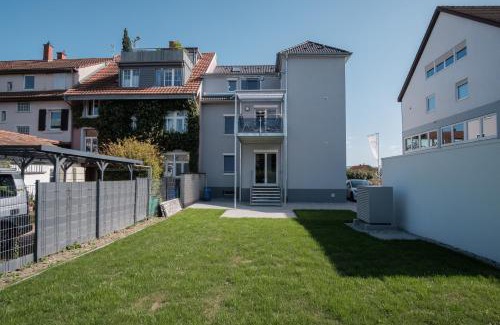 Grenzach-Wyhlen Apartment | Neusaniertes 3Familienhaus am Bahnhof Wyhlen 7Min von Basel CH