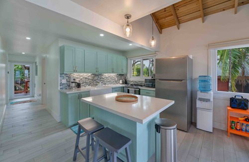 Dixon Cove House | Never Winter Beachfront 3 Bedroom House with Private pool
