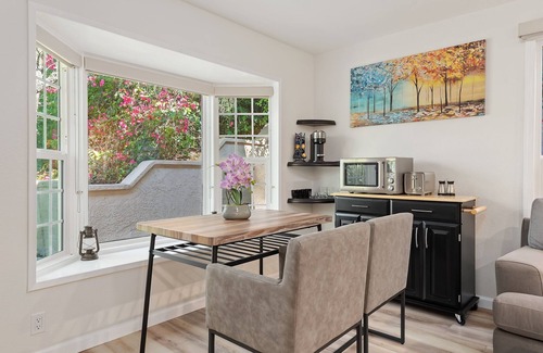 Campanil House | NEW 1 BD Sweet Hendry's Hideaway by the Beach – Hope Ranch!