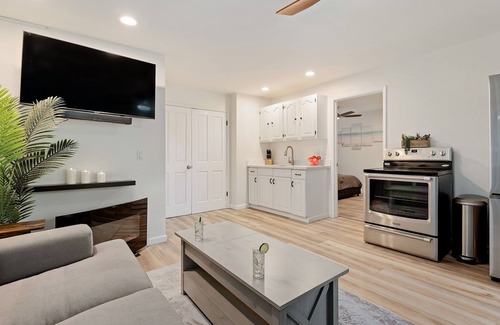 Campanil House | NEW 1 BD Sweet Hendry's Hideaway by the Beach – Hope Ranch!
