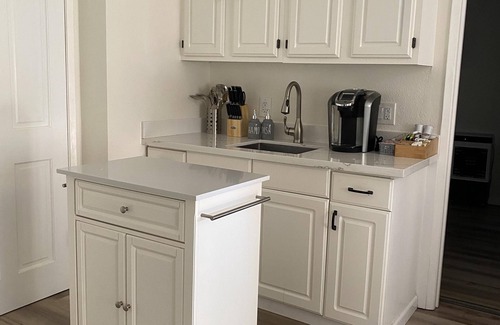 Campanil House | NEW 1 BD Sweet Hendry's Hideaway by the Beach – Hope Ranch!
