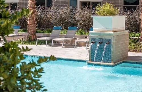 Washington Ave./ Memorial Park Apartment | *NEW* 1|BDRM APT |POOL VIEWl -MINUTES FROM GALLERIA