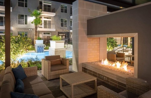 Washington Ave./ Memorial Park Apartment | *NEW* 1|BDRM APT |POOL VIEWl -MINUTES FROM GALLERIA