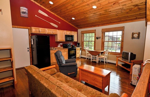 Bemidji Cabin | New 1 bedroom lake cabin with FREE resort amenities