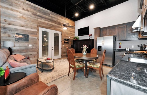 Cullman Condo | New 1 Bedroom Loft Condo in Downtown Cullman with Murphy Bed to Sleep 4