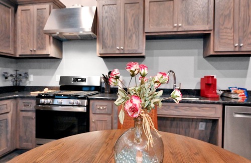 Cullman Condo | New 1 Bedroom Loft Condo in Downtown Cullman with Murphy Bed to Sleep 4