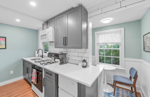 Salem Apartment | NEW 1803 Salem 1BR l Walk 2 Haunted Happenings