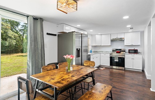 Bloomingdale House | NEW! 19 Minutes from Savannah Historic District