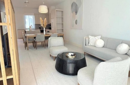 Westwind Apartment | New 1bd - Gated - Pool Beach and Gym access - High speed internet