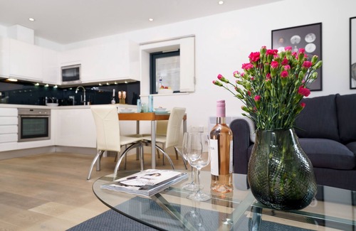 Covent Garden Apartment | New! 1Bedr/3 Beds/1 Bath Covent Garden