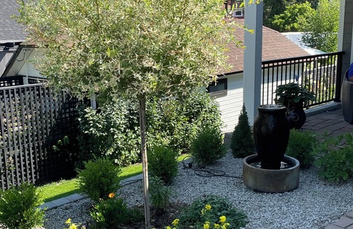 Christina Lake House | New 2 bedroom suite with private parking and entrance steps away from beach