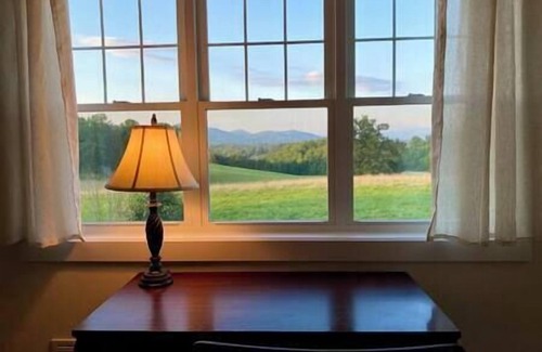 Candler House | New 2 BR house with panoramic views, 15 mins to DT AVL.