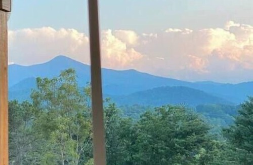 Candler House | New 2 BR house with panoramic views, 15 mins to DT AVL.