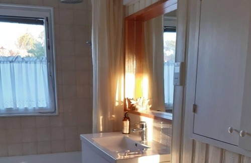 Lysekil Villa | NEW 2019! Confidential villa in child friendly area. 900 meters to the bath