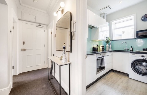 Covent Garden Apartment | NEW! 2Bed/3Beds/2Bath/Cov Gd Piazza/1 min subway